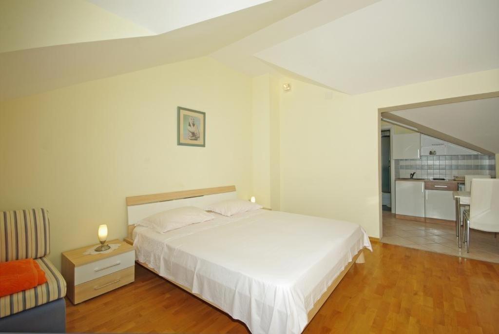 Apartments Villa Rose Sumartin Bagian luar foto