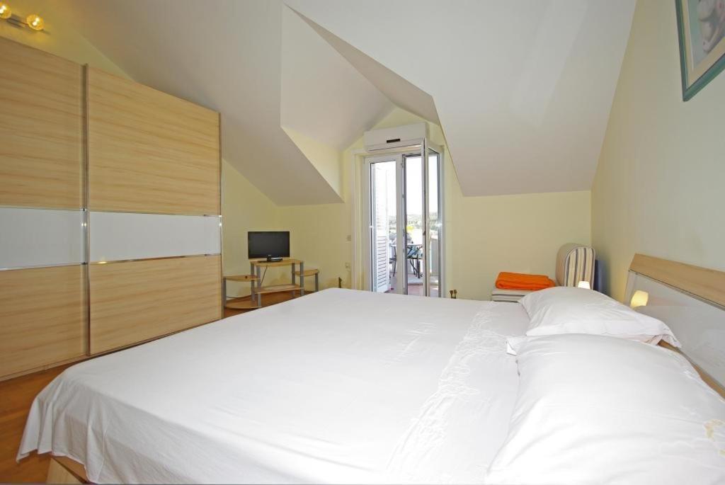 Apartments Villa Rose Sumartin Bagian luar foto