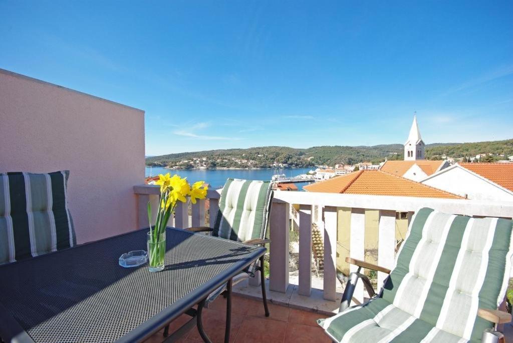 Apartments Villa Rose Sumartin Bagian luar foto