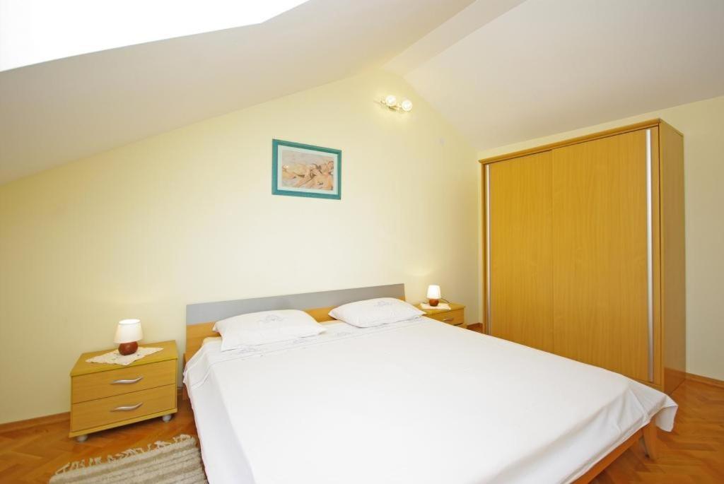 Apartments Villa Rose Sumartin Bagian luar foto